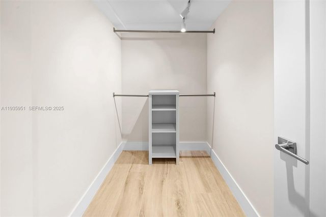 10001 E Bay Harbor Dr 2N, Bay Harbor Islands, FL 33154