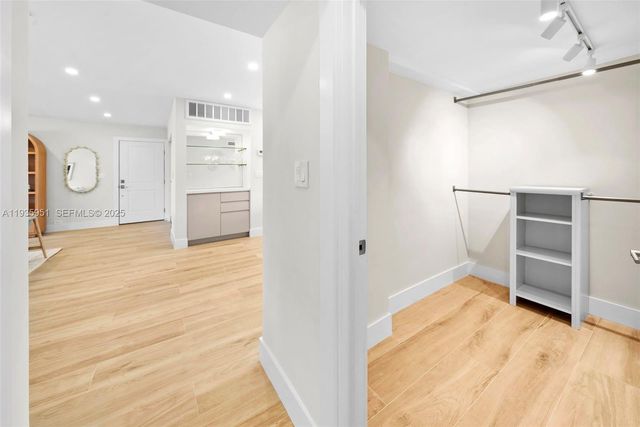 10001 E Bay Harbor Dr 2N, Bay Harbor Islands, FL 33154