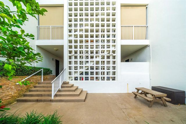 10001 E Bay Harbor Dr 2N, Bay Harbor Islands, FL 33154