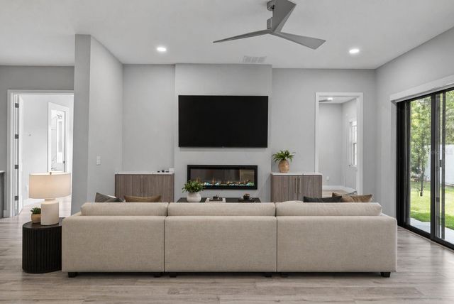 3202 W ARCH STREET, Tampa, FL 33607