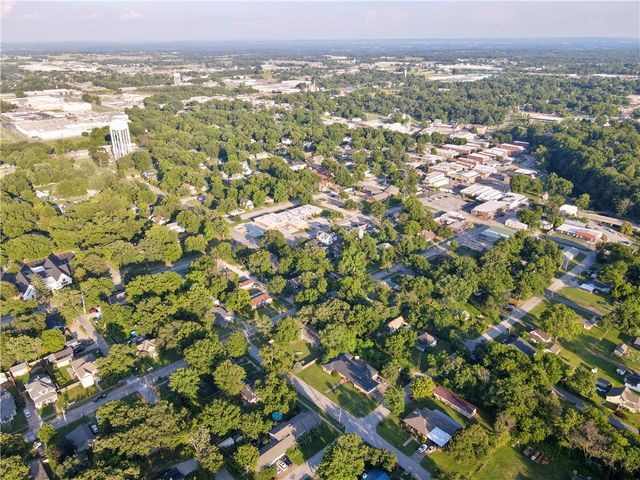 506 N Wright Street, Siloam Springs, AR 72761
