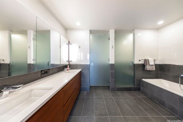 1108 Auahi Street 2202, Honolulu, HI 96814