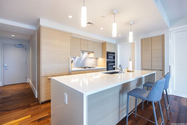 1108 Auahi Street 2202, Honolulu, HI 96814