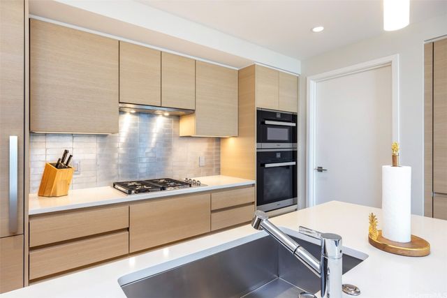 1108 Auahi Street 2202, Honolulu, HI 96814