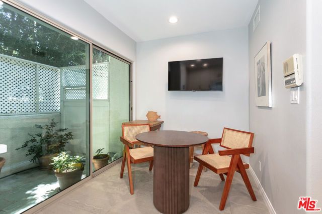 14101 Dickens Street 8, Los Angeles, CA 91423