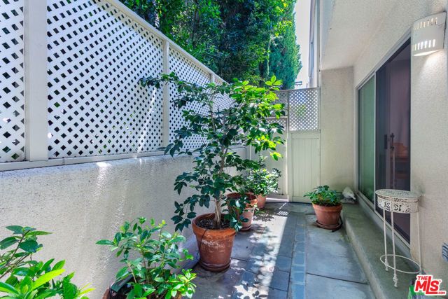 14101 Dickens Street 8, Los Angeles, CA 91423