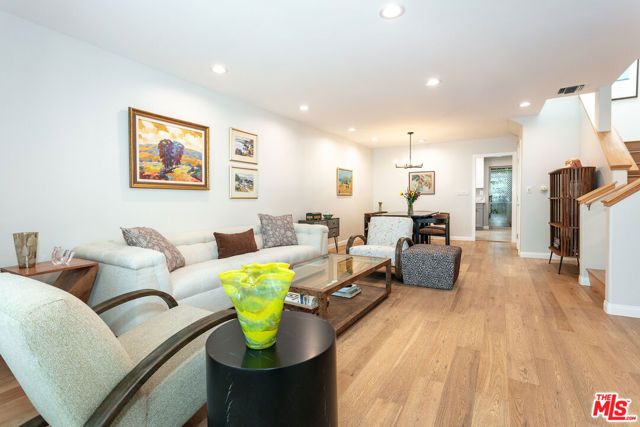 14101 Dickens Street 8, Los Angeles, CA 91423