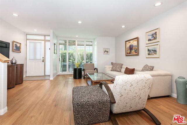 14101 Dickens Street 8, Los Angeles, CA 91423