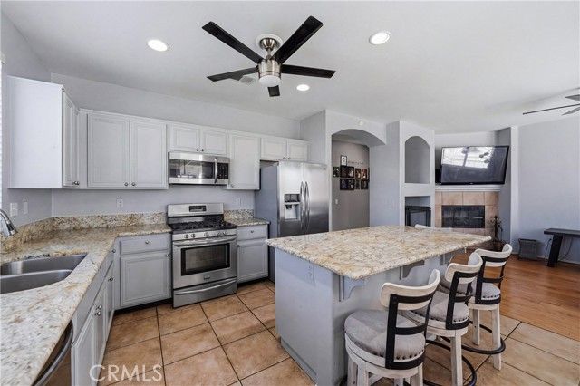 15576 War Arrow, Victorville, CA 92394