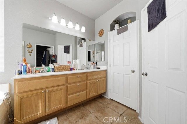 15576 War Arrow, Victorville, CA 92394