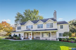 20 Winding Way, Upper Saddle River, NJ 07458