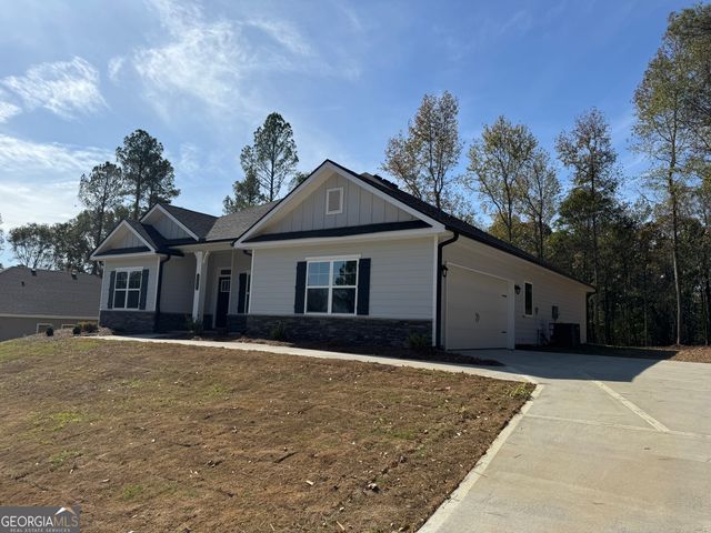 562 Walnut Creek Parkway, Pendergrass, GA 30567