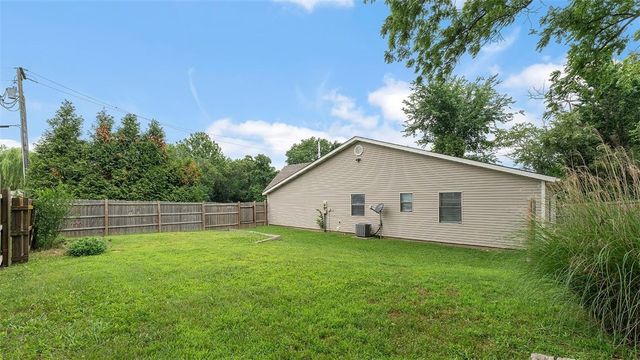 1456 Love Lane, Gentry, AR 72734