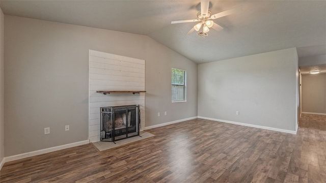 1456 Love Lane, Gentry, AR 72734