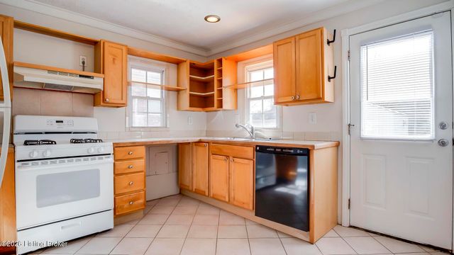 3318 Van Winkle Dr, Louisville, KY 40216