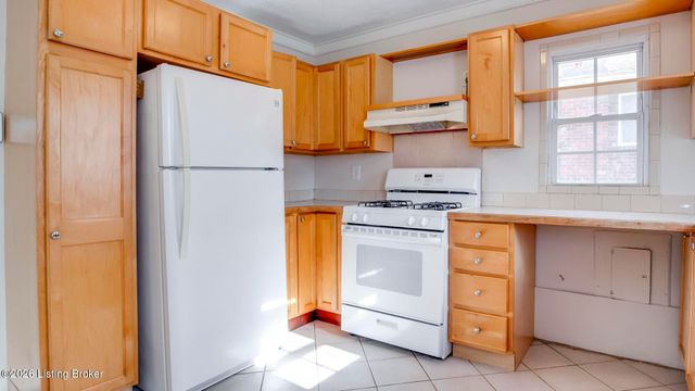 3318 Van Winkle Dr, Louisville, KY 40216