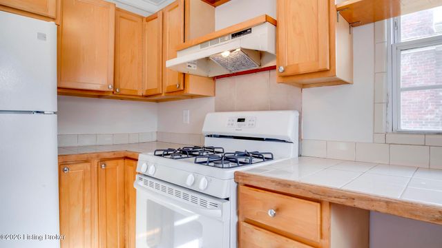 3318 Van Winkle Dr, Louisville, KY 40216