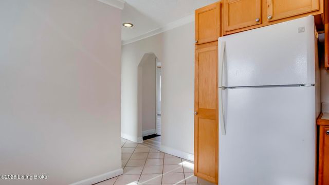 3318 Van Winkle Dr, Louisville, KY 40216