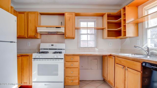 3318 Van Winkle Dr, Louisville, KY 40216