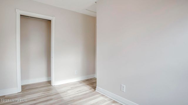 3318 Van Winkle Dr, Louisville, KY 40216