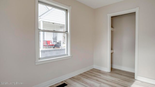 3318 Van Winkle Dr, Louisville, KY 40216