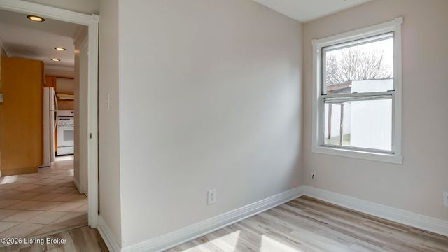 3318 Van Winkle Dr, Louisville, KY 40216