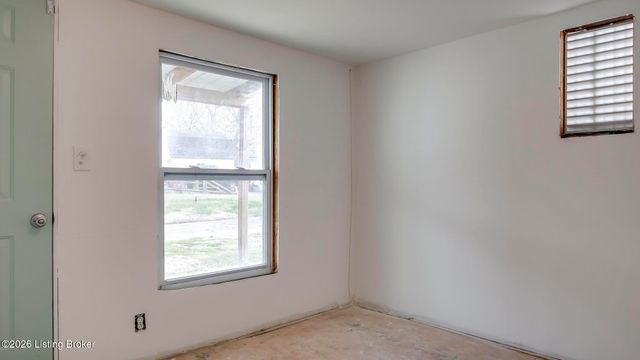 3318 Van Winkle Dr, Louisville, KY 40216