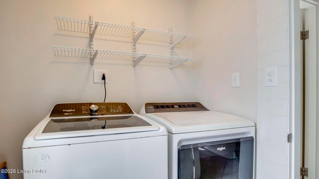 3318 Van Winkle Dr, Louisville, KY 40216