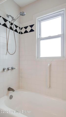 3318 Van Winkle Dr, Louisville, KY 40216