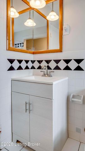 3318 Van Winkle Dr, Louisville, KY 40216