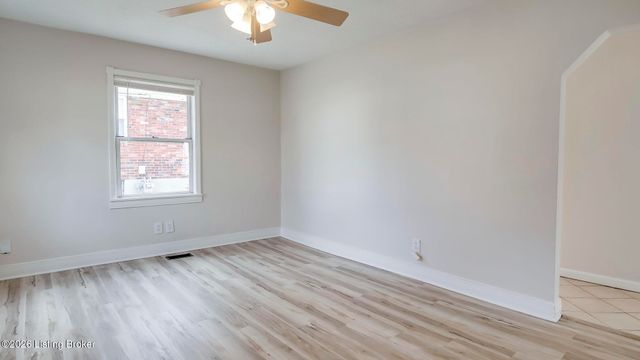 3318 Van Winkle Dr, Louisville, KY 40216