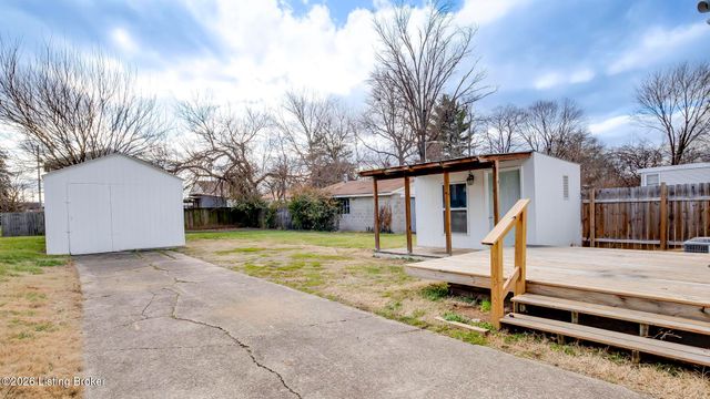 3318 Van Winkle Dr, Louisville, KY 40216