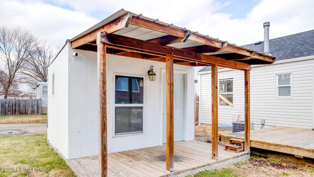 3318 Van Winkle Dr, Louisville, KY 40216