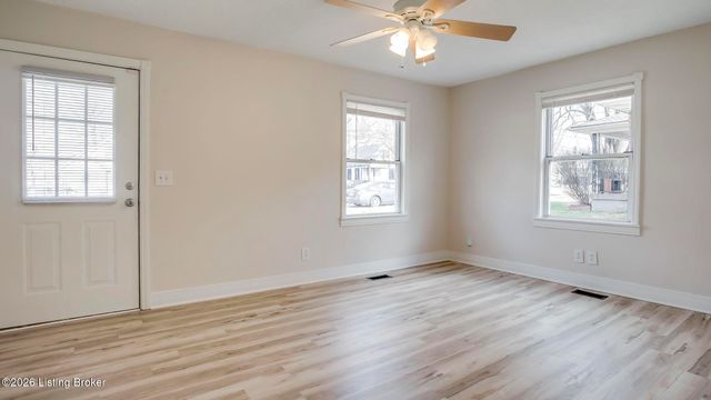 3318 Van Winkle Dr, Louisville, KY 40216