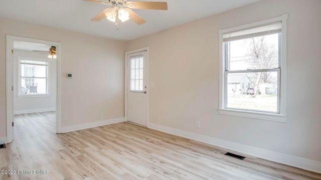 3318 Van Winkle Dr, Louisville, KY 40216