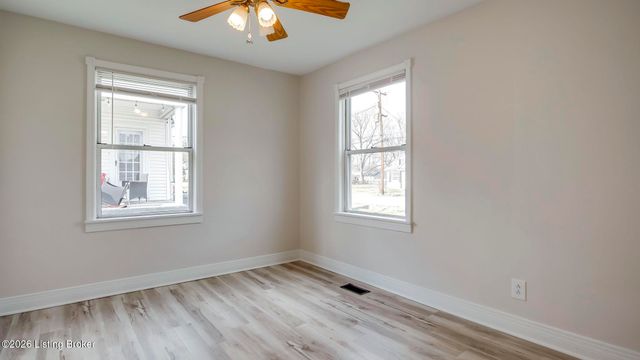 3318 Van Winkle Dr, Louisville, KY 40216