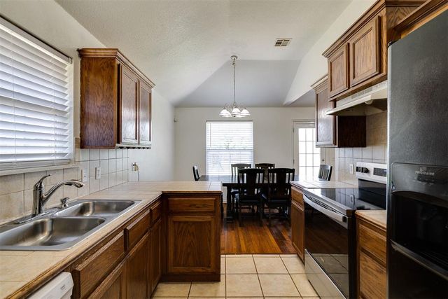 121 Tecumseh Meadows Drive, Norman, OK 73069