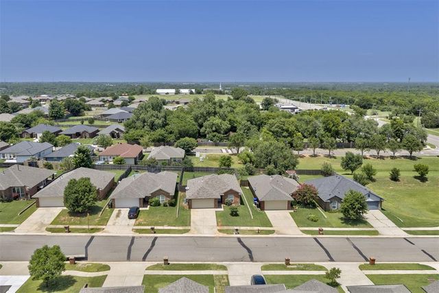 121 Tecumseh Meadows Drive, Norman, OK 73069