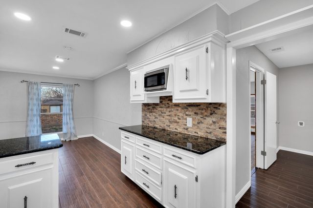 2004 Valley Drive, Crowley, TX 76036