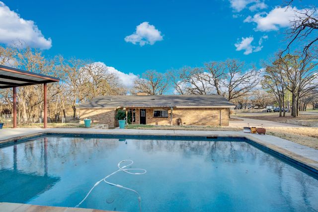 2004 Valley Drive, Crowley, TX 76036