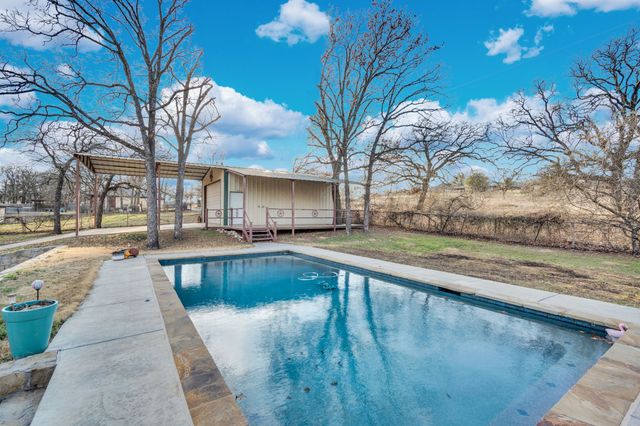 2004 Valley Drive, Crowley, TX 76036