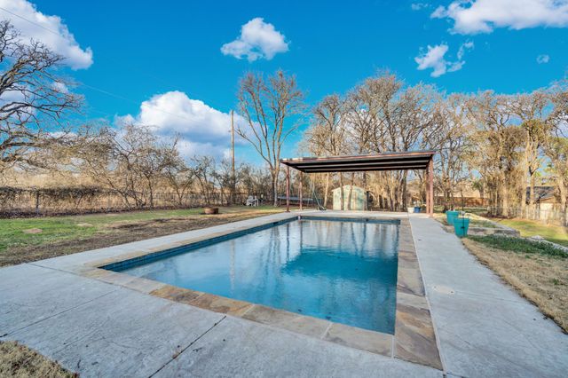 2004 Valley Drive, Crowley, TX 76036