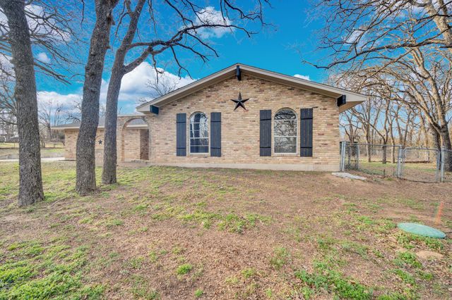 2004 Valley Drive, Crowley, TX 76036