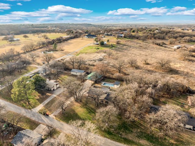 2004 Valley Drive, Crowley, TX 76036