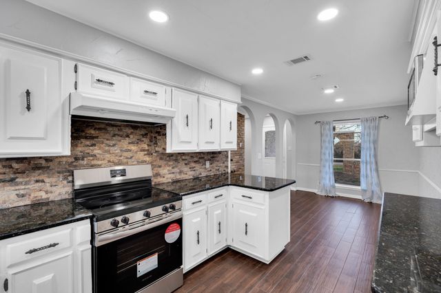 2004 Valley Drive, Crowley, TX 76036