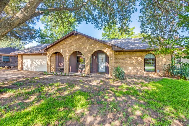 1008 Park Drive, Benbrook, TX 76126