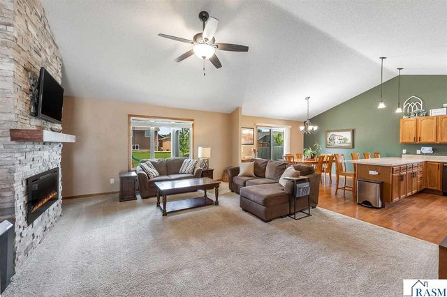 109 La Costa Lane, Mankato, MN 56001