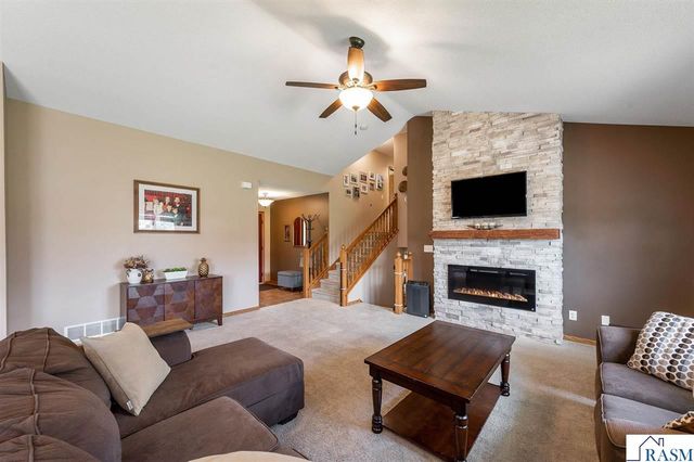109 La Costa Lane, Mankato, MN 56001