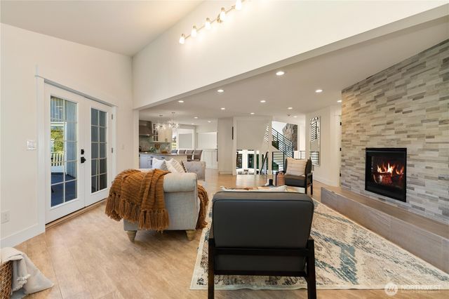 13731 65th Place W, Edmonds, WA 98026