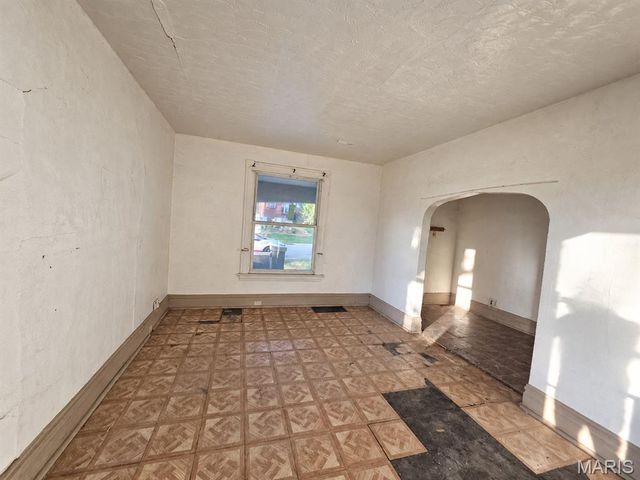 6104 Vetter Place, St Louis, MO 63120